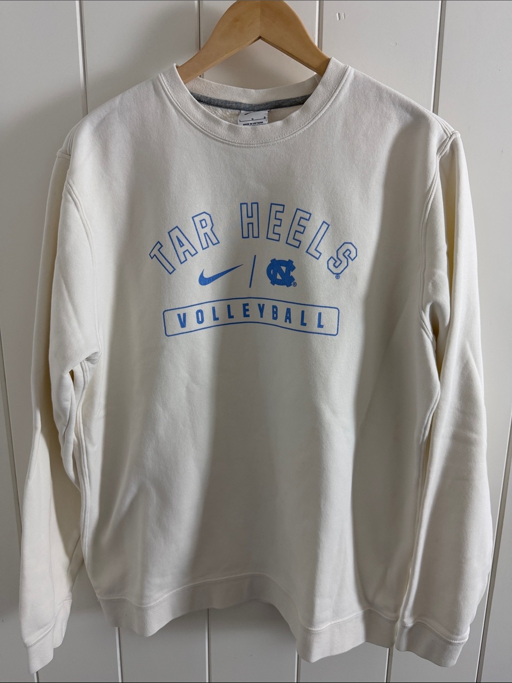 Nike Crewneck Tar Heels Volleyball Logo - Large